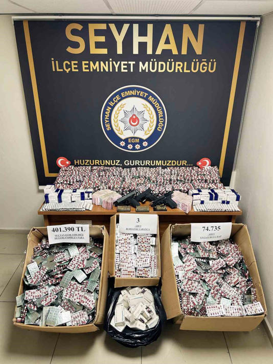 Adana’da oto galericiye şafak baskını: 74 bin 735 uyuşturucu hap ve 401 bin TL’lik “karanlık para” koydu