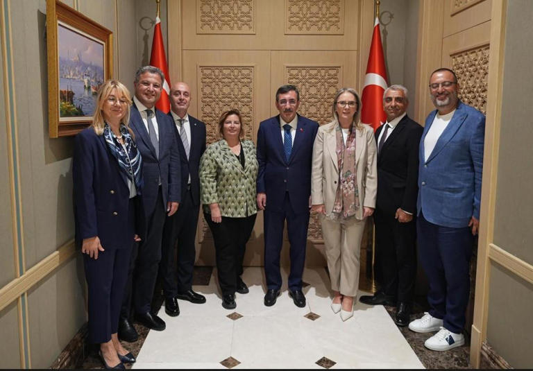 İzmir’i bir turda kavramak: 7 mola, 7 yüz, 7 gerçek