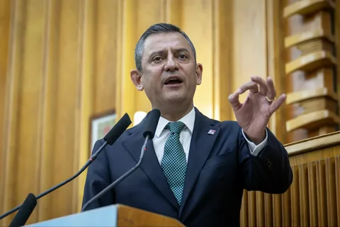 Anketi Sallayarak Sesi Yükseldi: “O Gece Siyaseti Bırakırım”