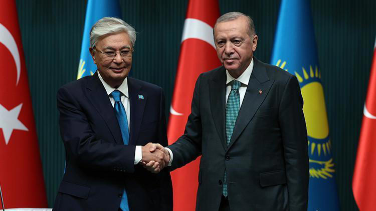 Son Dakika: Kazakistan'da Türk Vatandaşları İçin Vize Muafiyeti 90 Günde!