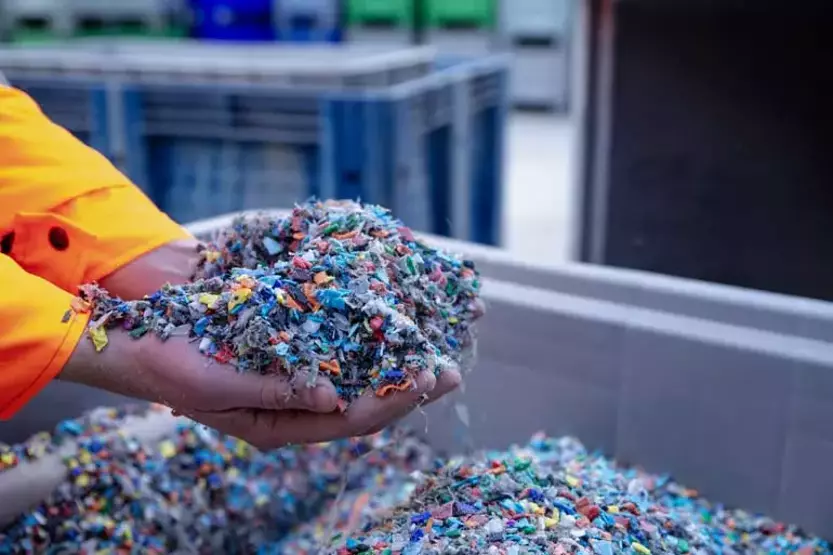 “Haftada 5 Gram Plastik Yutuyoruz: Kredi Kartı Büyüklüğünde! Bu Ürünler Ne Kadar Tehlikeli?”