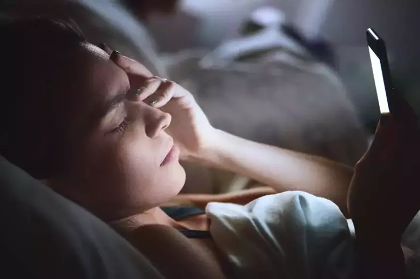 "7 Saat Uyku, 7 Saat Ekranda: Bilimsel Dijital Detoks Yöntemi"