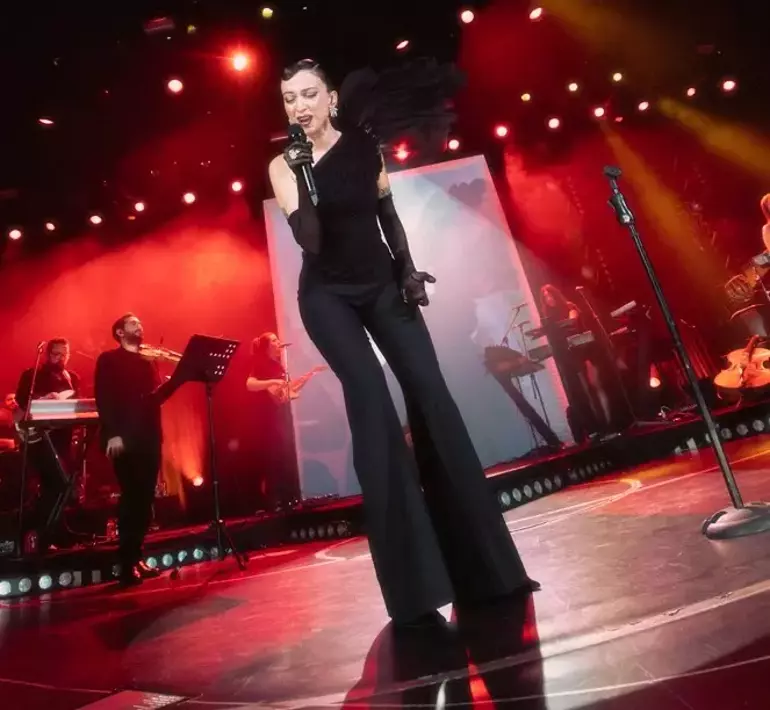 Melike Şahin, Harbiye Konserinde Kardeşinin Hastanelik Olduğunu Açıkladı