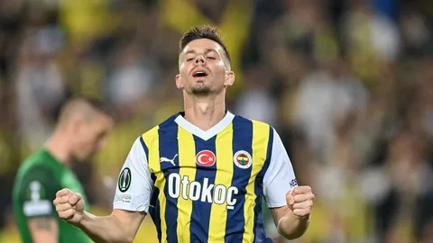  Fenerbahçe'de En Eski Futbolcuyla Yollar Ayrıldı