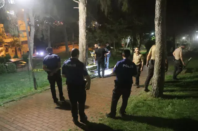 Parkta Dehşet: Adamın Kalbinden Bıçaklanmasıyla Hayatı elden gitti