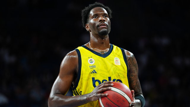 Nigel Hayes-Davis, Phoenix Suns ile Profesyonel Yolculuğuna NBA'de Devam Ediyor