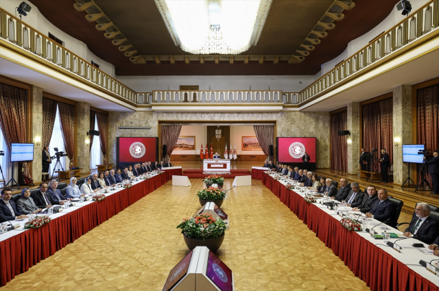 CHP, Komisyon Toplantısına Güçlü Çağrı