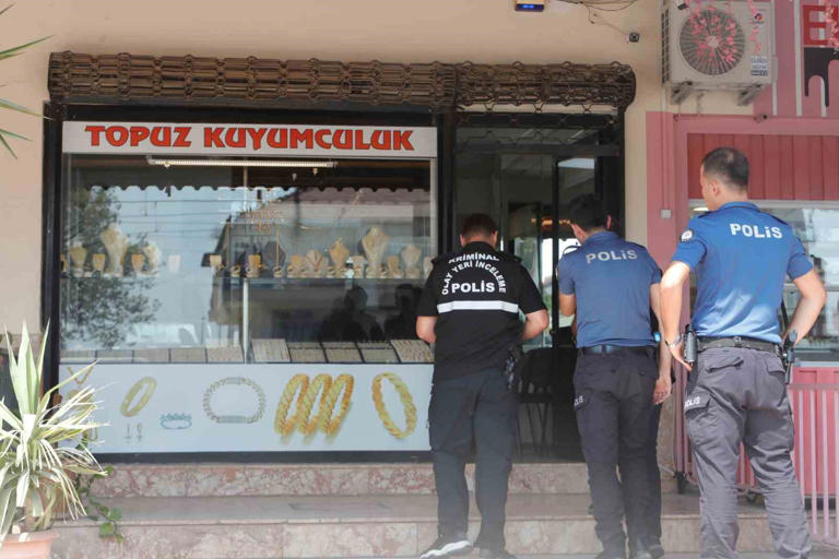 Kuyumcuya Dehşet Veren 18 Bilezikle Kaçak, Ayni Günde Yakalandı