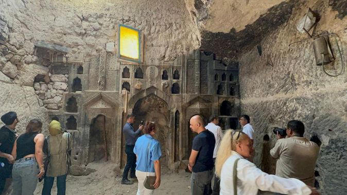 Tarihi İbadethaneyi Odunluk Yapmışlar