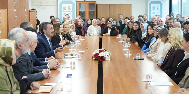 Uzman ve Başöğretmenlik Başvuruları İçin Takvim Açıklandı: Eğitimler Eylülde Başlıyor