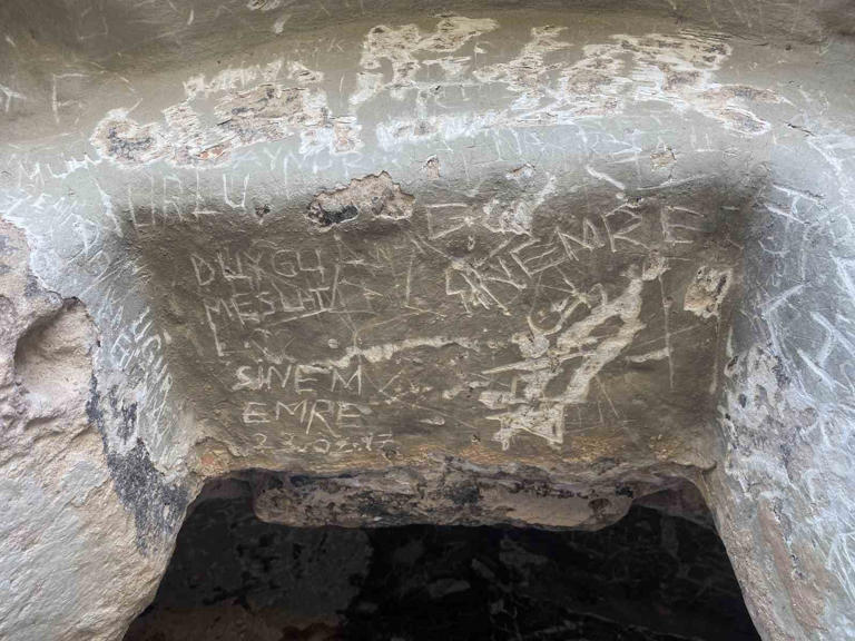 Eskişehir’in Tarihi Mirasına Zarar: Midas Anıtı Çevresindeki Mağaralara İsim Kazıma Tepkisi