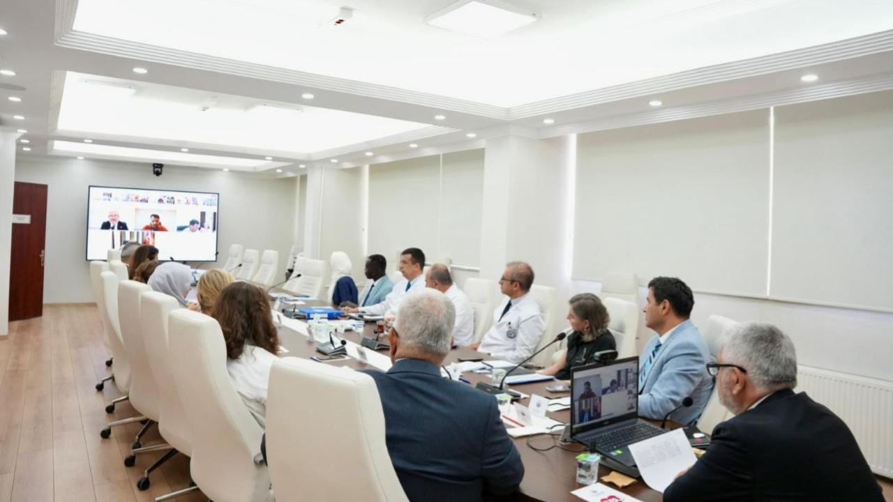 Sağlık Bilimleri Üniversitesi, Türkiye’nin Şefkat Diplomasi Misyonunu Uluslararası Arenaya Taşıyor