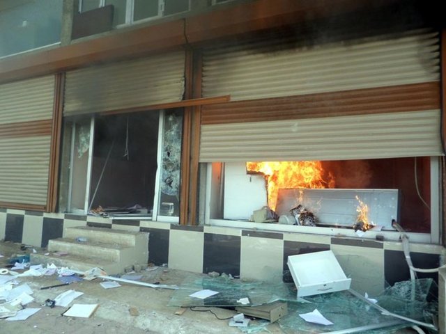 Silopi’de DEDAŞ Binası Kundaklandı