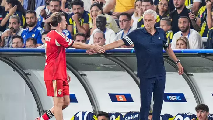 Kerem Aktürkoğlu ve Jose Mourinho’dan büyük sahne! Fenerbahçe-Benfica karşılaşmasında herkesin dikkatini çekti…