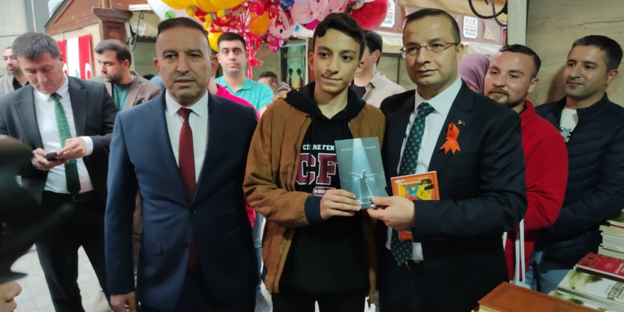 Cizre Sokaklarında Bir Dedektif Havası: 14 Yaşındaki Muaz Varol, Sherlock Holmes Esintili İlk Romanını Yayımladı."