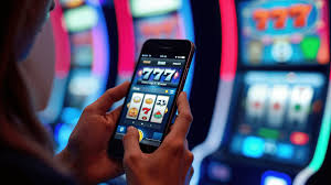 Ekranda oyun, arka planda kumar: Çocuklar için gizli tehlike