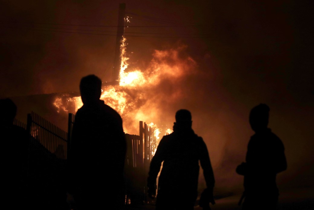 Alevler Şili’yi sardı: Orman yangınlarında 18 can kaybı