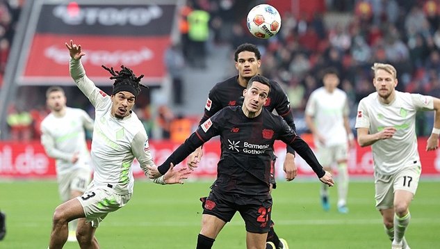 Bayer Leverkusen tek attı 3 aldı