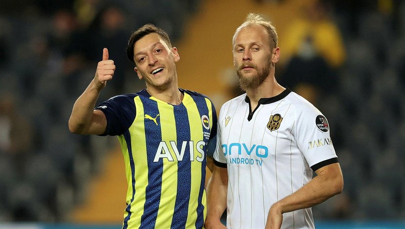 Fenerbahçe’den Mesut Özil, Liverpool – Real Madrid finali için Paris’te! İşte o anlar