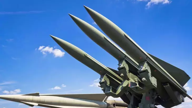 Rüyada Füze Görmek: Hayatınızı Sarsacak Büyük Değişimlerin Habercisi mi?