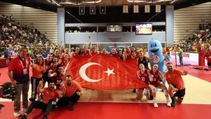 Akdeniz'in Kraliçeleri Yurtta: Filenin Sultanları Altınla Döndü!