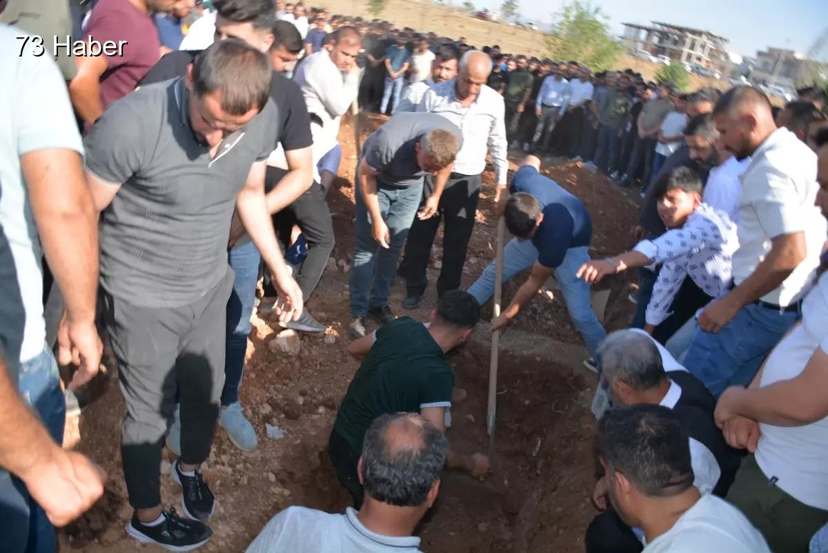 Şırnak'ın Cizre ilçesinde Anne ve iki kızı defnedildi.