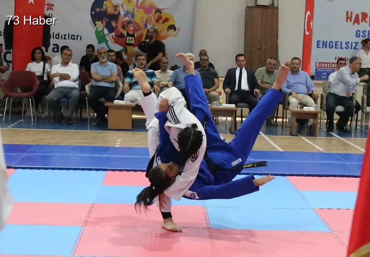 Şırnak'ta Diyarbakır ve GSB Spor Okulları Engelsiz açılış törenleri yapıldı.