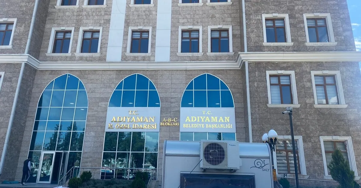 “Görevden el çektirilen belediye başkanı için kelepçesiz gün: Ev hapsi sona erdi”