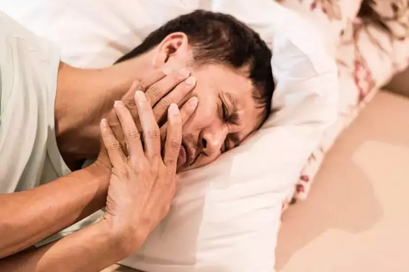 Duruş Bozuklukları: Diş Sıkmanın Rolü ve 5 Adım Çözüm
