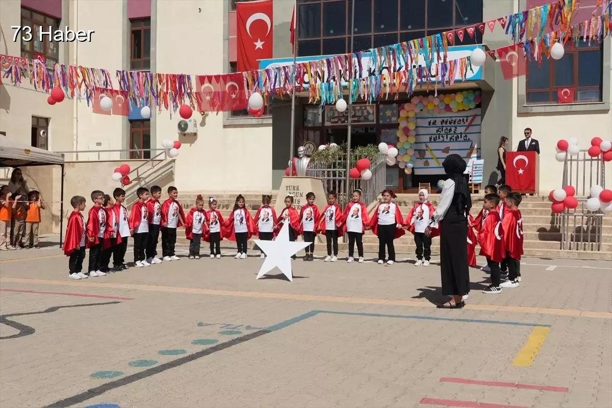 Şırnak'ın Cizre ilçesinde Cizre'de İlköğretim Haftası Töreni Yapıldı