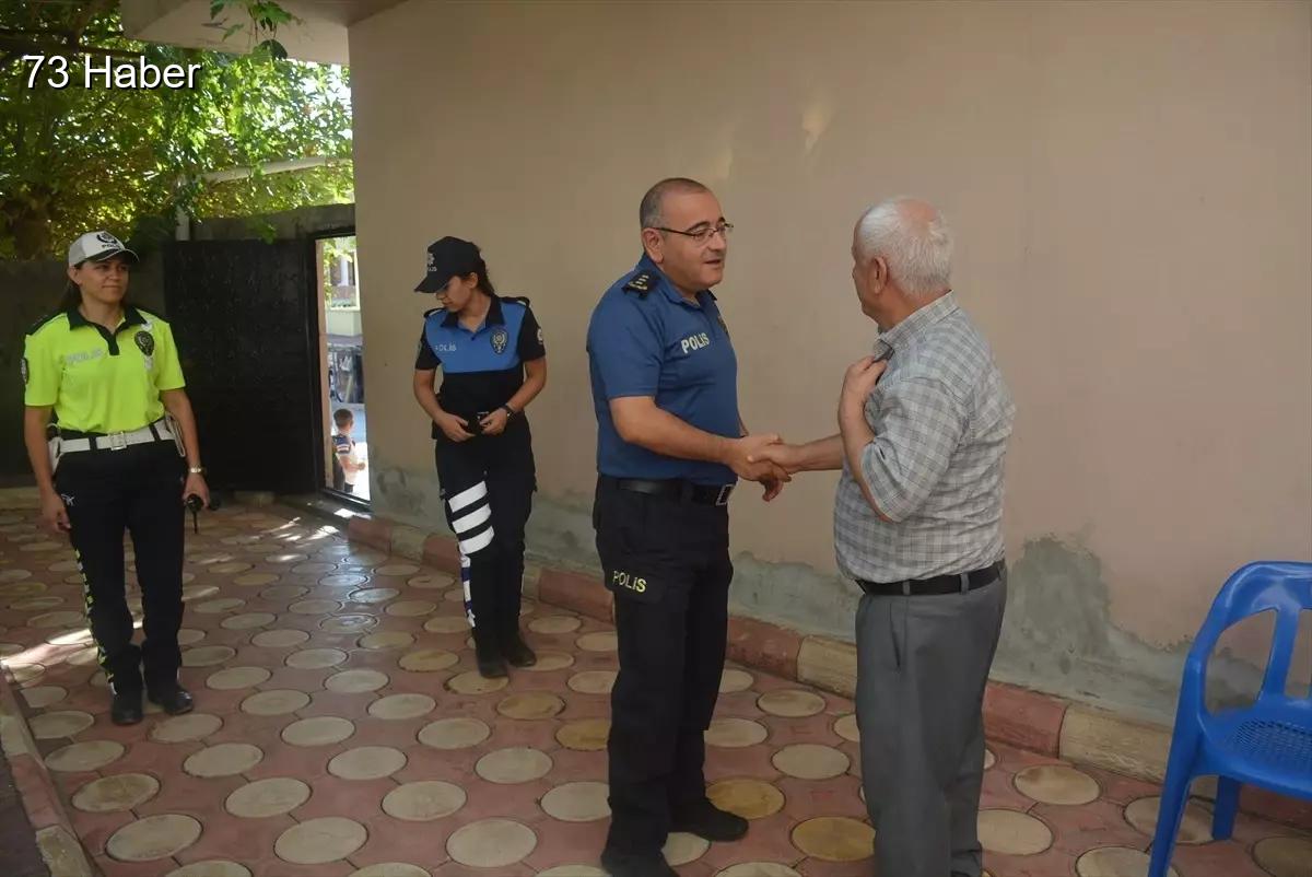 Şırnak'ın Silopi ilçesinde Şırnak Emniyet Müdürü, Gaziler Günü'nde gazileri ziyaret...