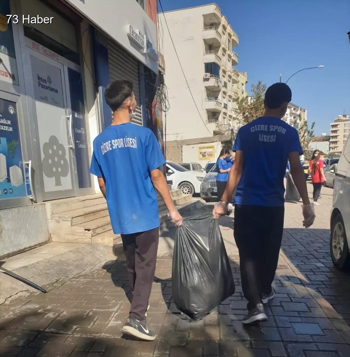 Şırnak'ın Cizre ilçesinde Cizre'de Öğrenciler Çevre Temizliği Etkinliği Düzenledi