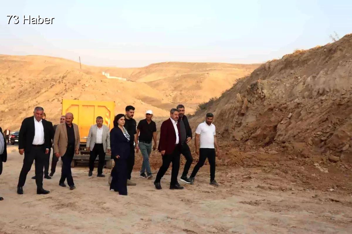 Şırnak'ın Cizre ilçesinde Cizre-Silopi yol çalışmaları hızla devam ediyor.