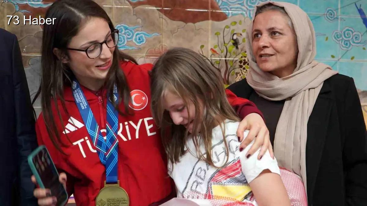 Şırnak'ın Cizre ilçesinde Şırnak, şampiyon boksör Nurselen Yalgatekin'i coşkuyla karşıladı.