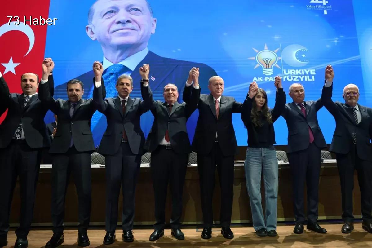 Şırnak'ın İdil ilçesinde Cumhurbaşkanı Erdoğan, AK Parti&amp;apos;ye katılan belediye başkanlarına...