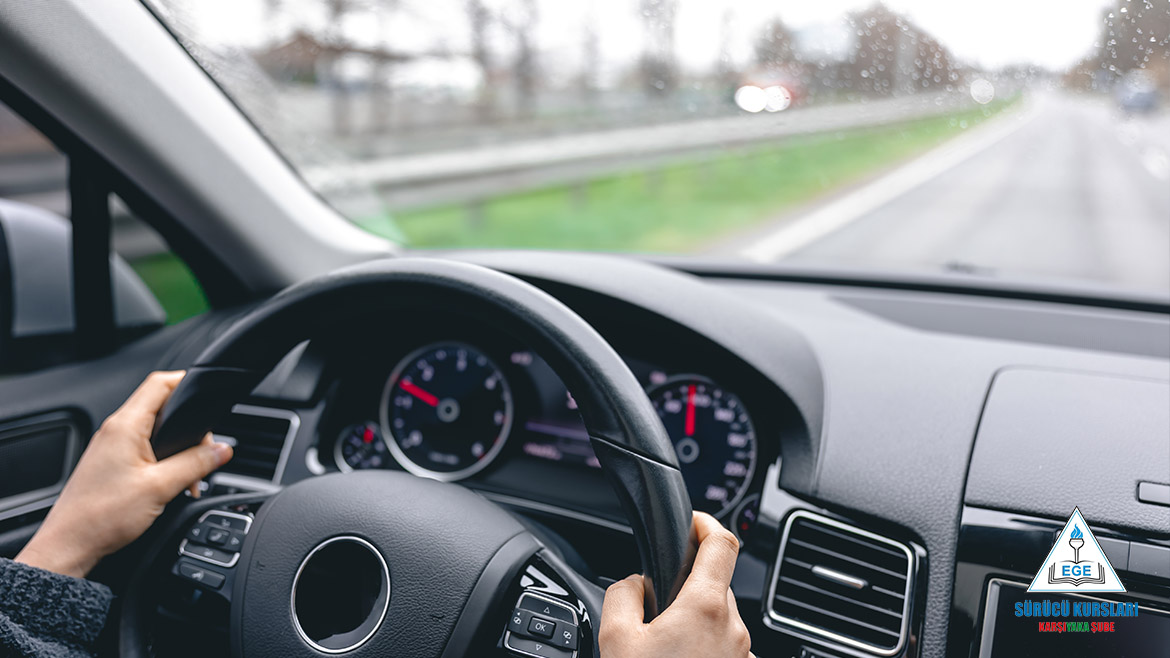 Rüyada Kendini Araba Sürerken Görmek Ne Anlama Geliyor?