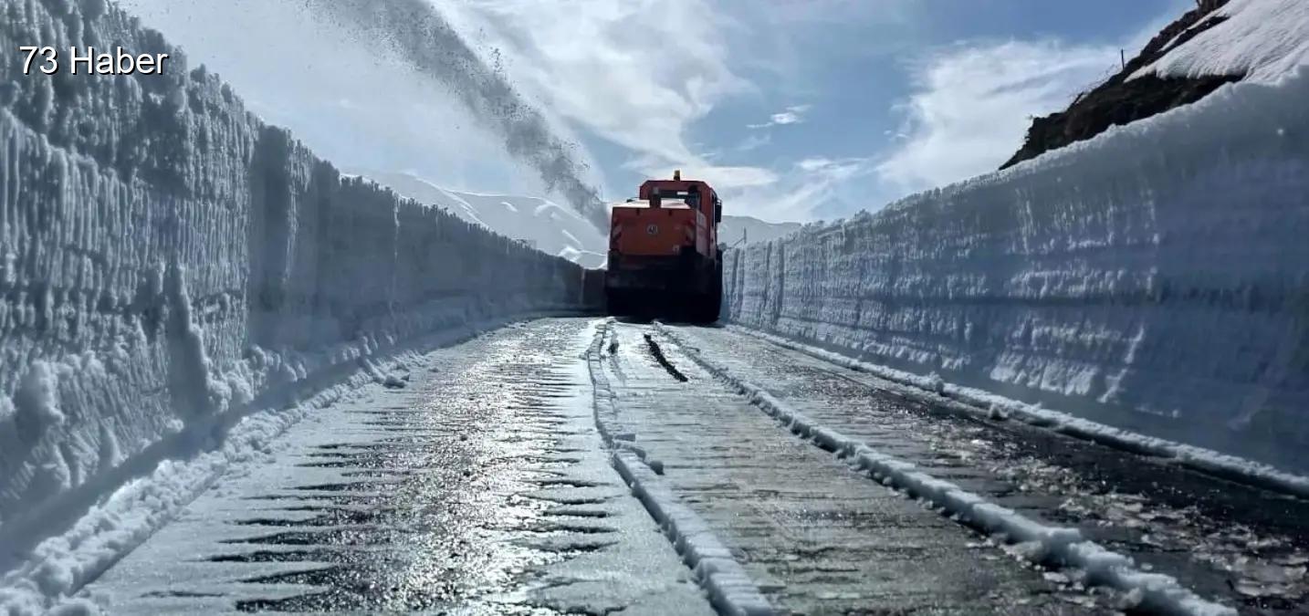 Şırnak'ta Şırnak&amp;apos;ta 70 gündür kapalı olan belde yolunun açılması için...