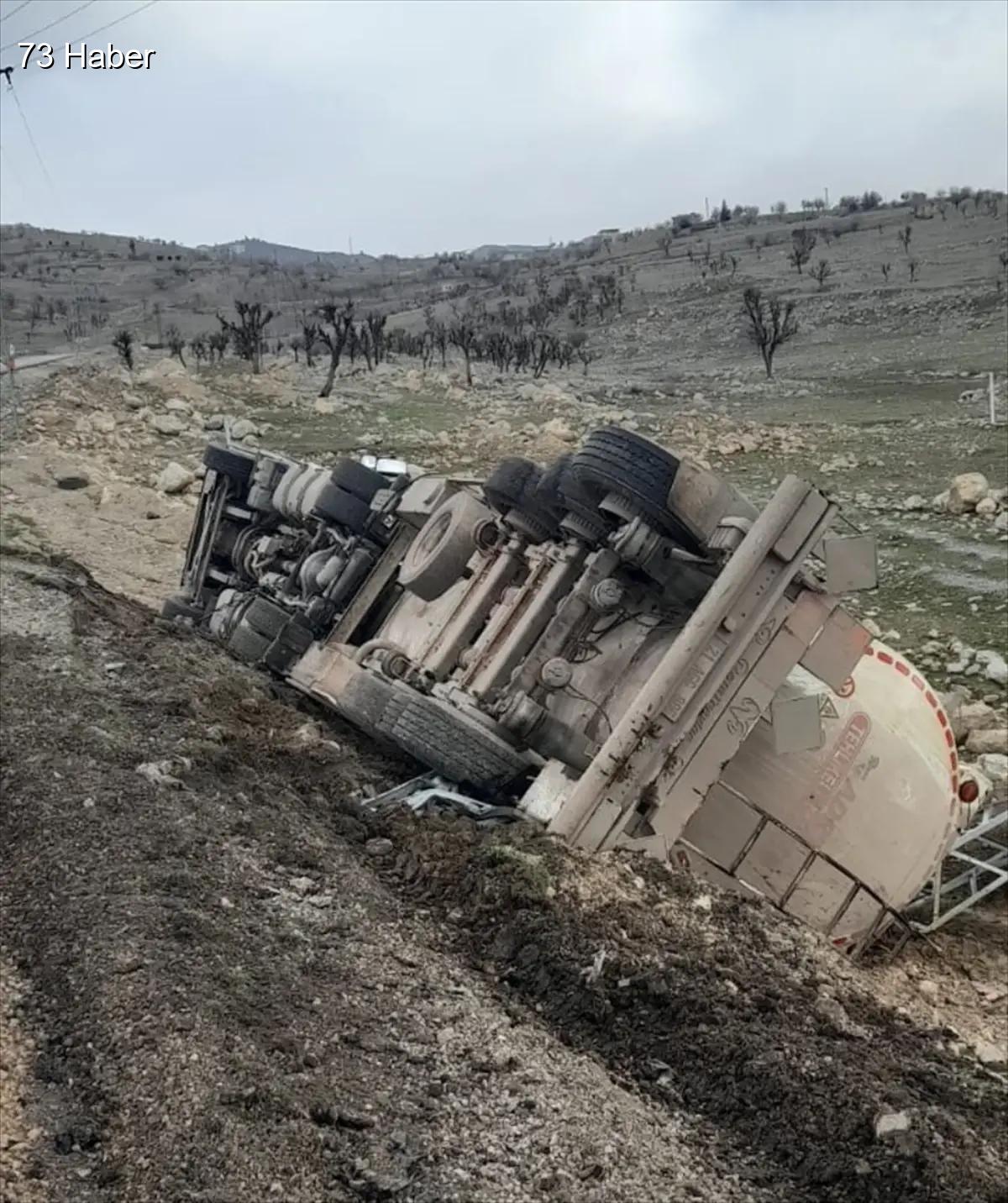 Şırnak'ta Şırnak&amp;apos;ta devrilen tankerin sürücüsü yaralandı