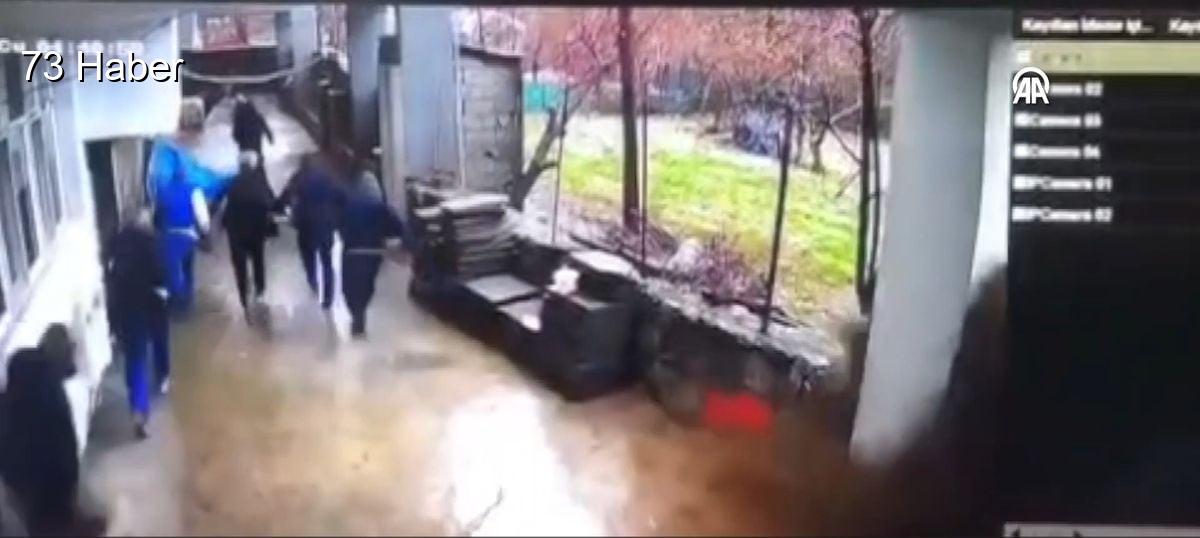 Şırnak'ın Uludere ilçesinde Şırnak&amp;apos;ta selden vatandaşların son anda kurtulmaları güvenlik...