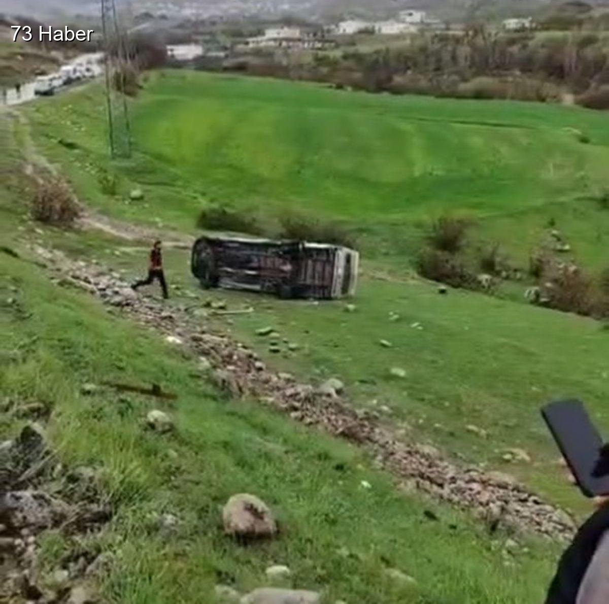 Şırnak'ın Silopi ilçesinde Şırnak&amp;apos;ta öğrenci servisi şarampole devrildi: 5 yaralı
