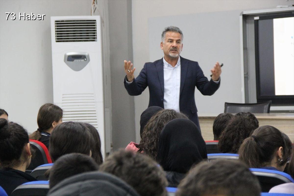 Şırnak'ın Cizre ilçesinde Cizre&amp;apos;de &amp;quot;LGS Hazırlık ve Motivasyon&amp;quot; semineri gerçekleştirildi