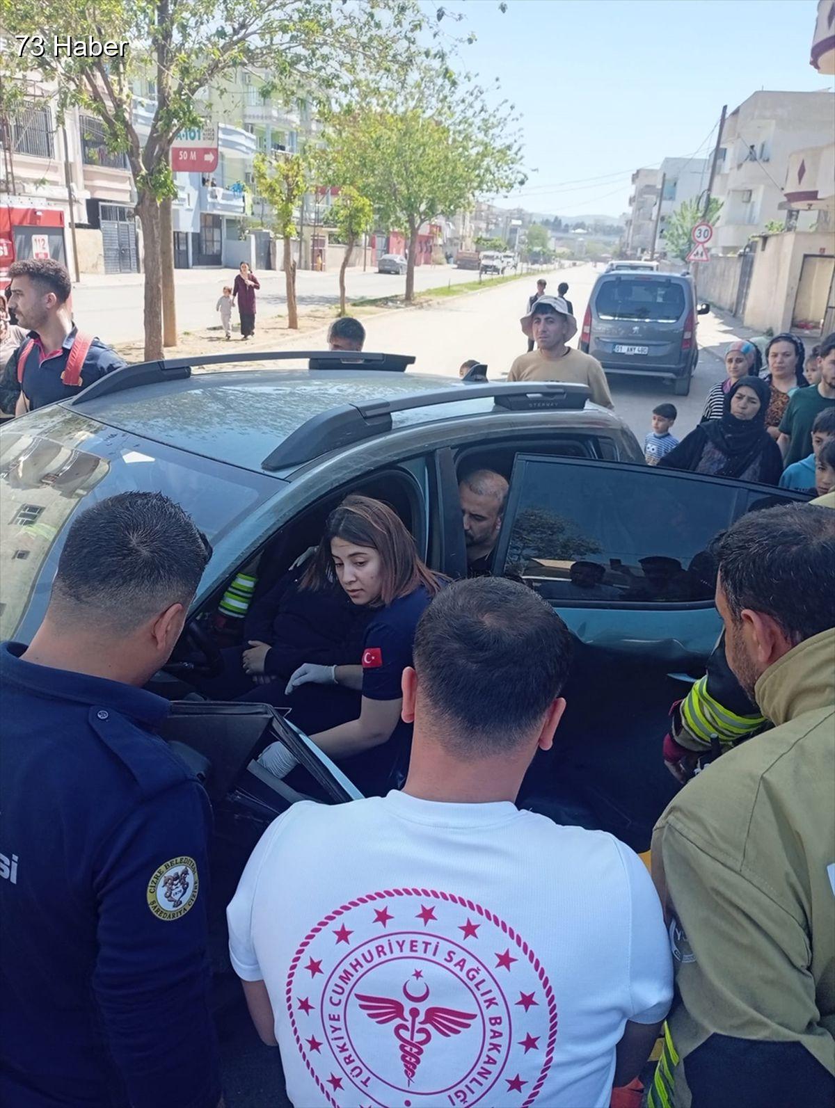 Şırnak'ın Cizre ilçesinde Cizre&amp;apos;de kamyonet ve otomobilin çarpıştığı kazada 1...