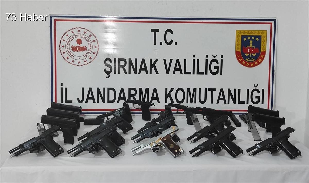 Şırnak'ın Cizre ilçesinde Şırnak&amp;apos;ın Silopi ve ilçelerinde 3 tırda 19...
