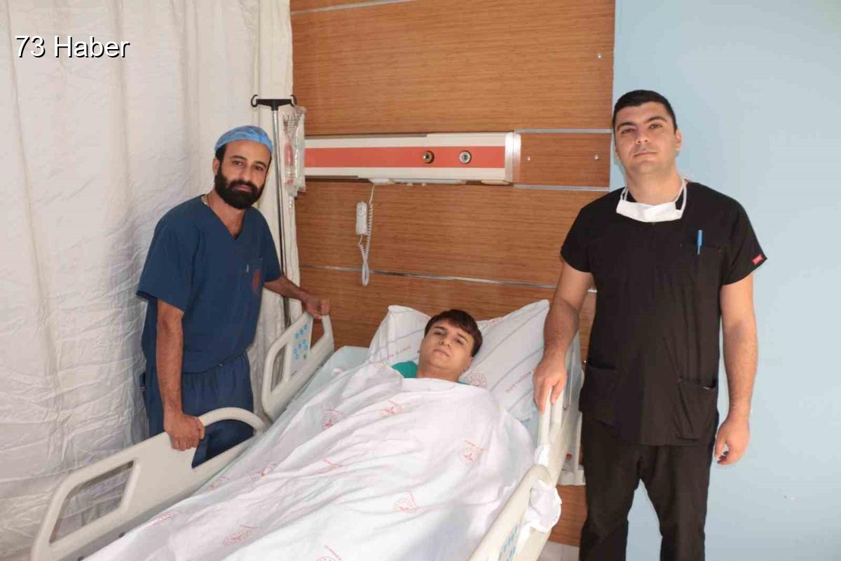 Şırnak'ın Cizre ilçesinde Cizre&amp;apos;de 18 yaşındaki Azad, ultrasonda görülmeyen fıtıktan...