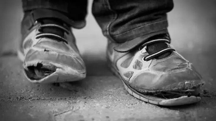 Rüyada Fakirlik Görmek: Sabır, Değişim ve Bolluğun Habercisi mi?