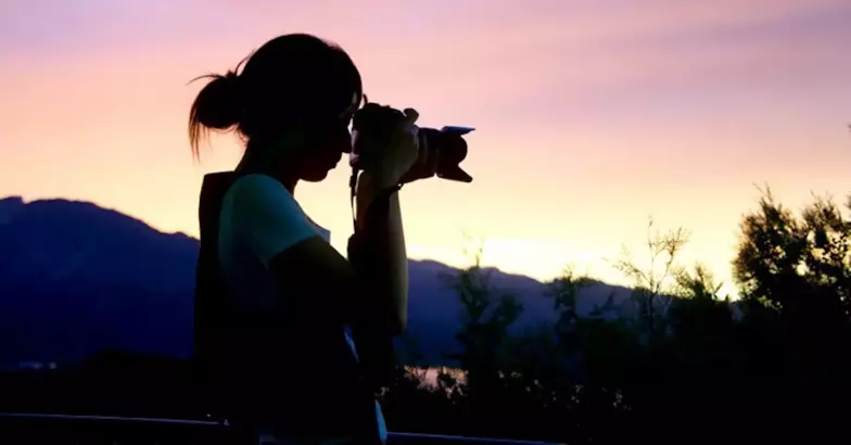 Rüyada Fotoğraf Çekmek: Anıları Koruma, Gerçeklerle Yüzleşme ve Farkındalık İşareti mi?