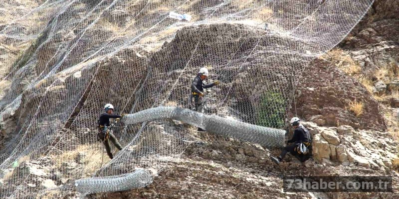 Şırnak'ta Kaya Tehlikesine Çelik Ağlı, Sensörlü Bariyerli Çözüm