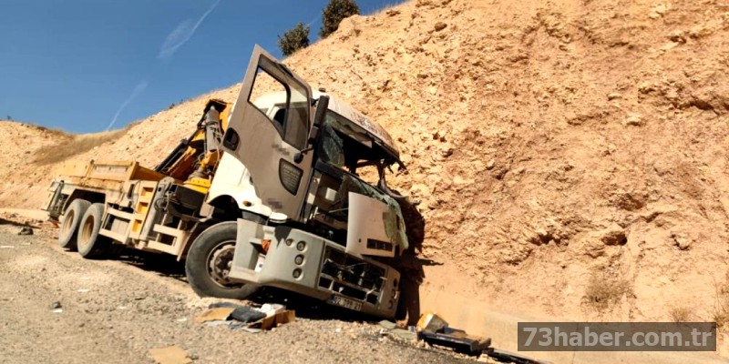 Siirt-Şırnak yolunda feci kaza: Vinç faciası!