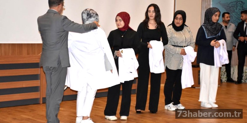 Şırnak Üniversitesi'nde Öğrenciler Beyaz Önlükleriyle Sahnedeydi