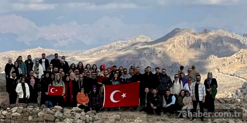 Cudi'de Cumhuriyet Coşkusu: Zirveye Yürüyüş